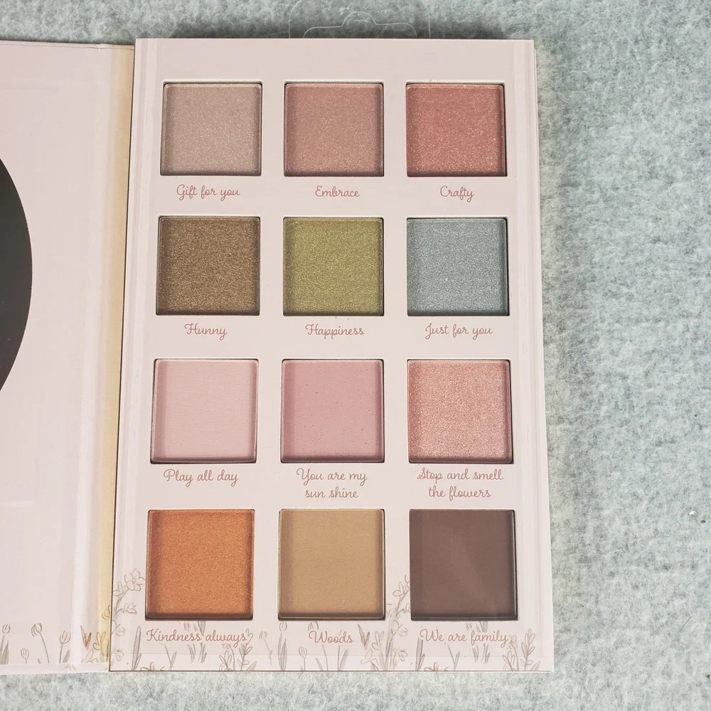 Disney Winnie the Pooh 12 Eyeshadow Palette Sweet Piglet Collection Taste Beauty